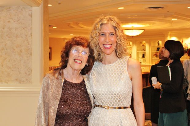 Audrey Holzman, Lainie Holzman